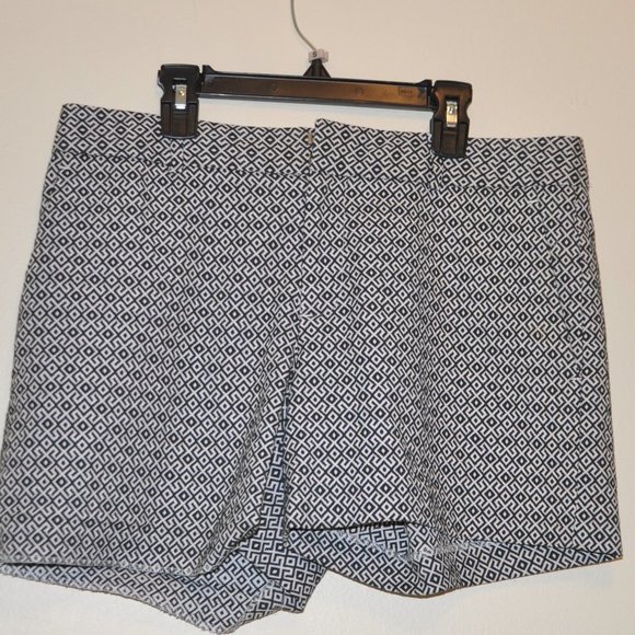 BANNANA REPUBLIC HAMPTON SHORT SIZE 4 BLACK - Picture 2 of 8